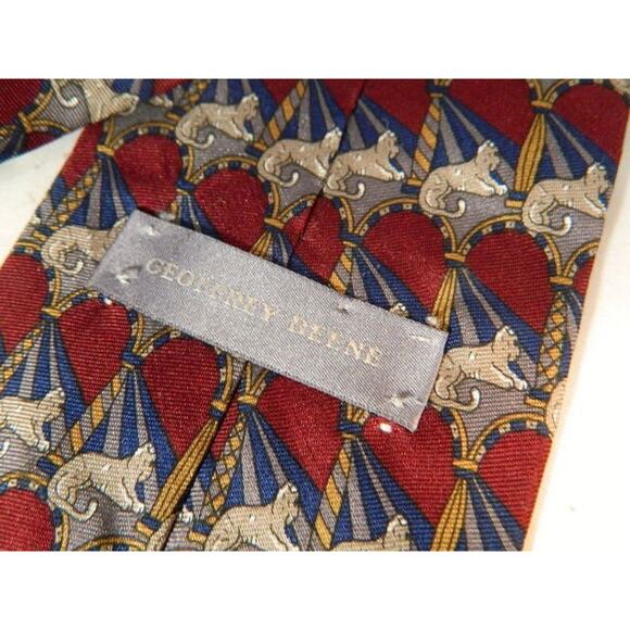 Vintage Wide Geoffrey Beene Silk Maroon Lion Sphinx Print Tie, All Silk Necktie - Picture 5 of 6